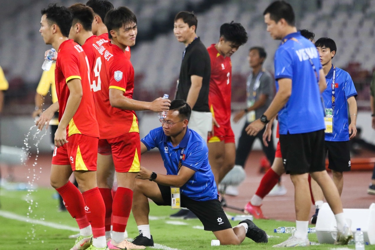 U23 Việt Nam bị phát hiện “do thám” đội chủ nhà U23 Indonesia