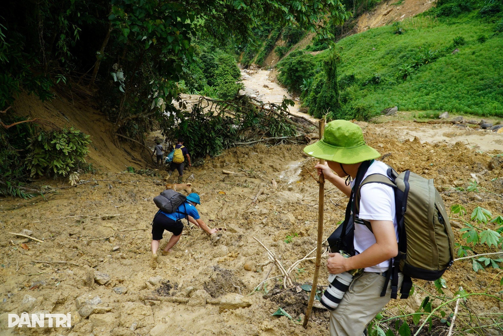 “Địa bàn bị chia cắt mới cần lãnh đạo, phải bằng mọi cách tiếp tế cho dân”
