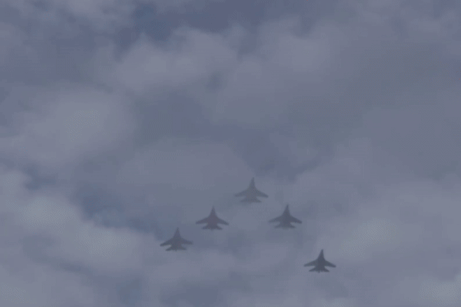 Đội hình mũi tên 5 tiêm kích SU-30MK2 đầy uy lực chuẩn bị cho đại lễ A80