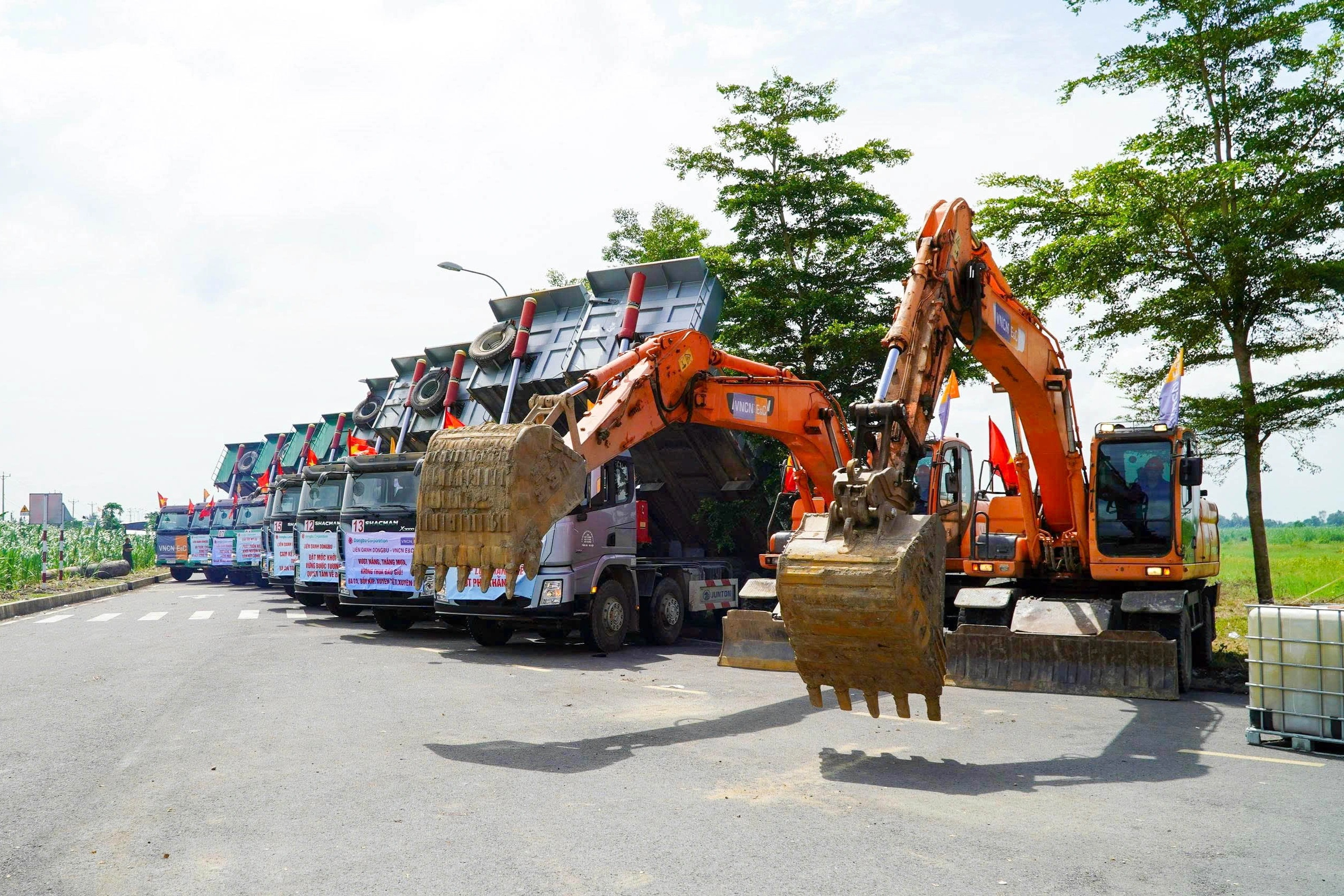 Khởi công dự án nhà ở xã hội và tuyến cao tốc hơn 6.000 tỷ đồng ở Đồng Tháp