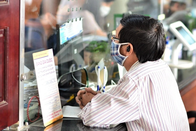 Chủ tịch TPHCM chỉ đạo chấn chỉnh tình trạng "cò làm giấy tờ"