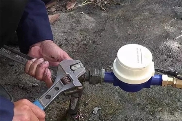 Giả danh nhân viên công ty cấp nước lừa đảo người dân ở TPHCM