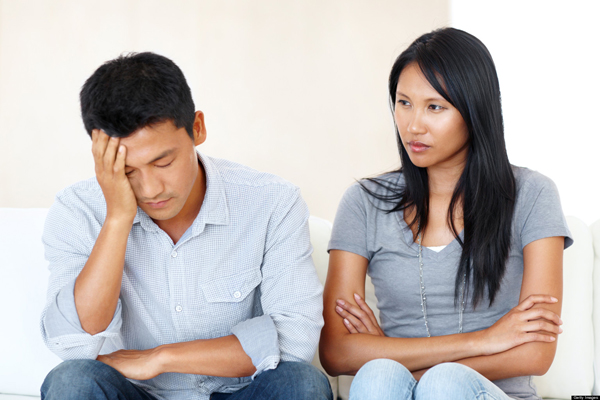 Bố cần phẫu thuật, vợ bắt tôi ký giấy vay tiền do... chính mình làm ra