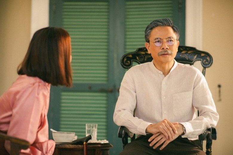 Bố bị bạn gái 47 tuổi dụ dỗ, chị tôi nói một câu khiến cô ta sợ hãi bỏ chạy