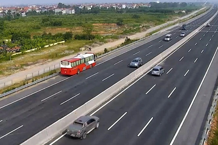 Lý do xe khách, xe tải bị đề xuất cấm chạy làn tốc độ cao nhất trên cao tốc