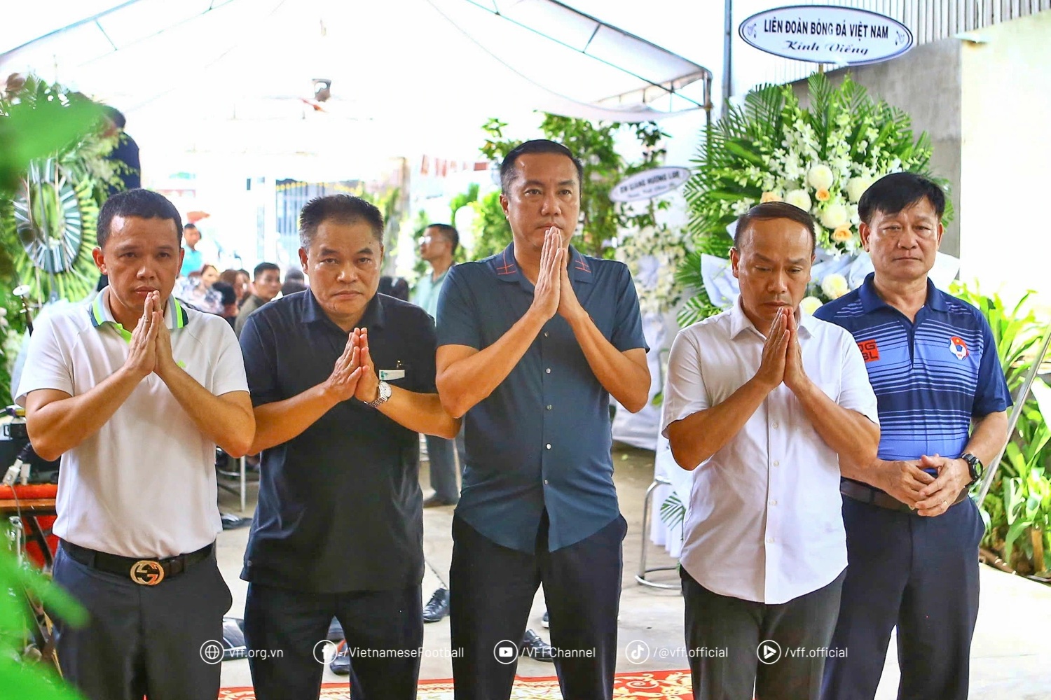 VFF và VPF viếng tang lễ trọng tài Trần Đình Thịnh