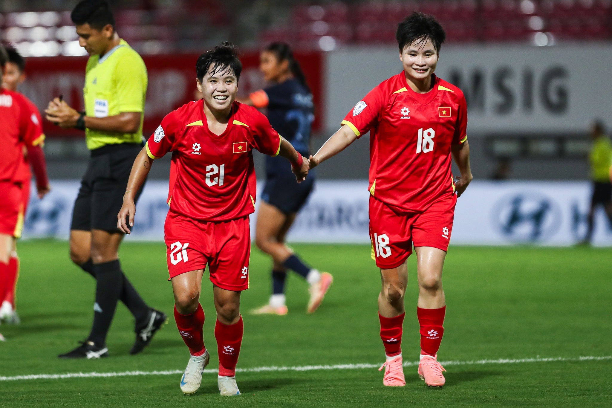 Đội tuyển nữ Việt Nam 4-0 Campuchia (hiệp 1): Tuyệt phẩm của Nguyễn Thị Vạn