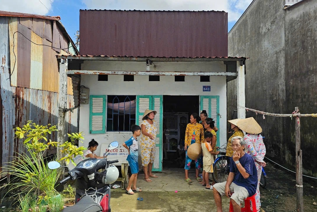 Bé gái 14 tuổi bị lột đồ, đánh tập thể ở Cần Thơ