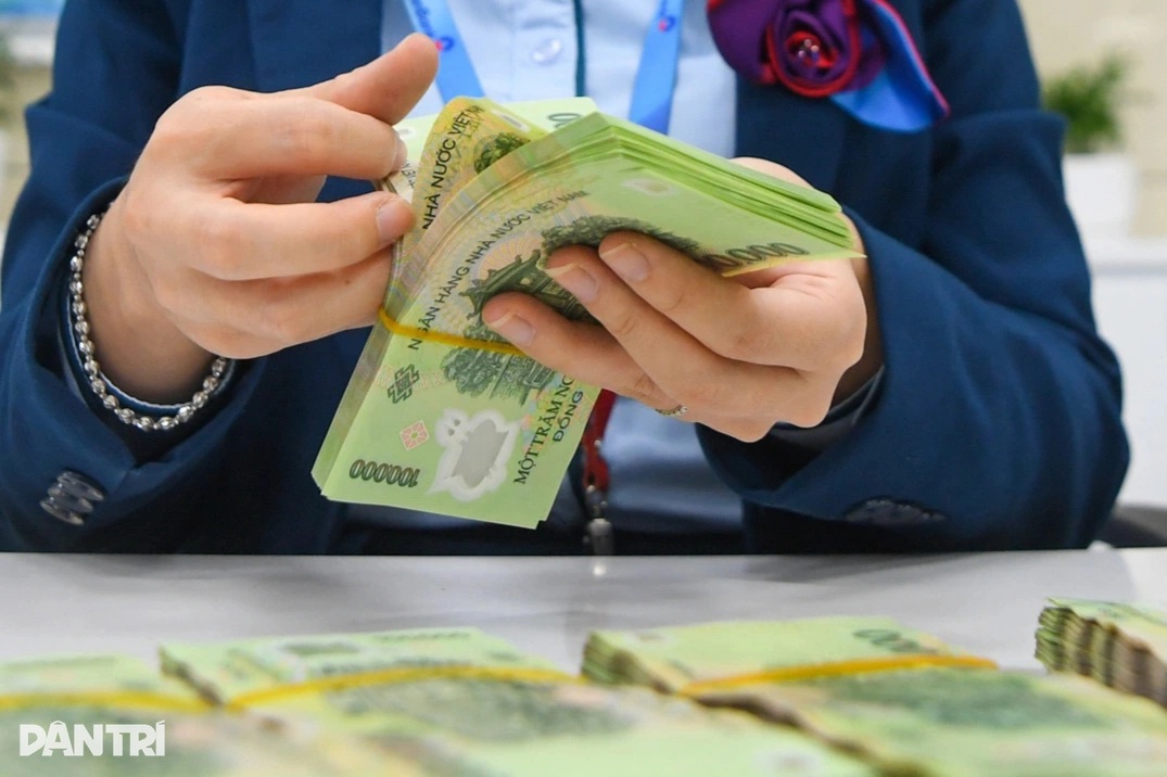 Lãi suất tăng cao, người mua nhà gồng mình chịu trận