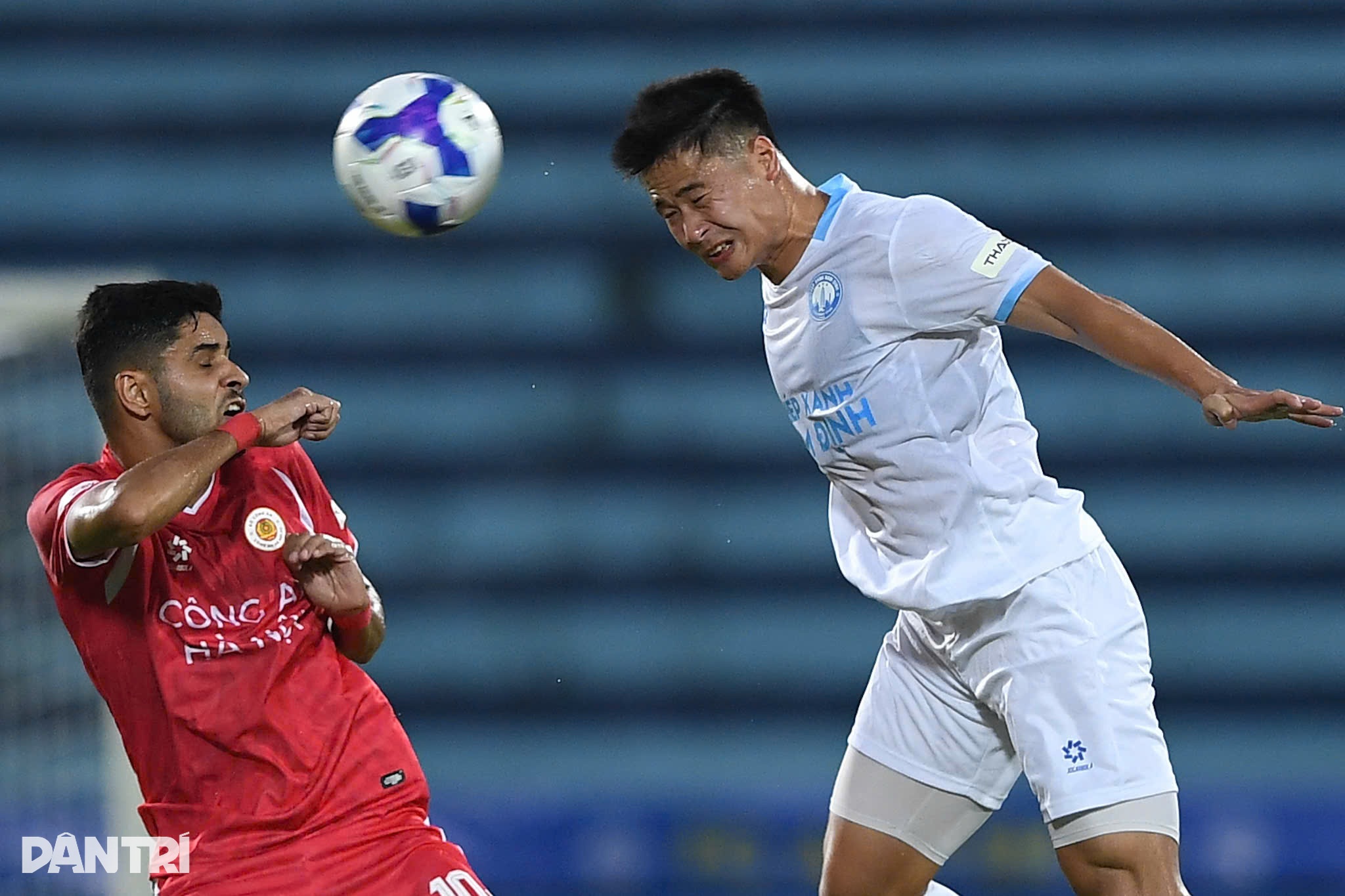 Nam Định 0-0 Công an Hà Nội (hiệp 1): Hai đội ở rất gần bàn thắng