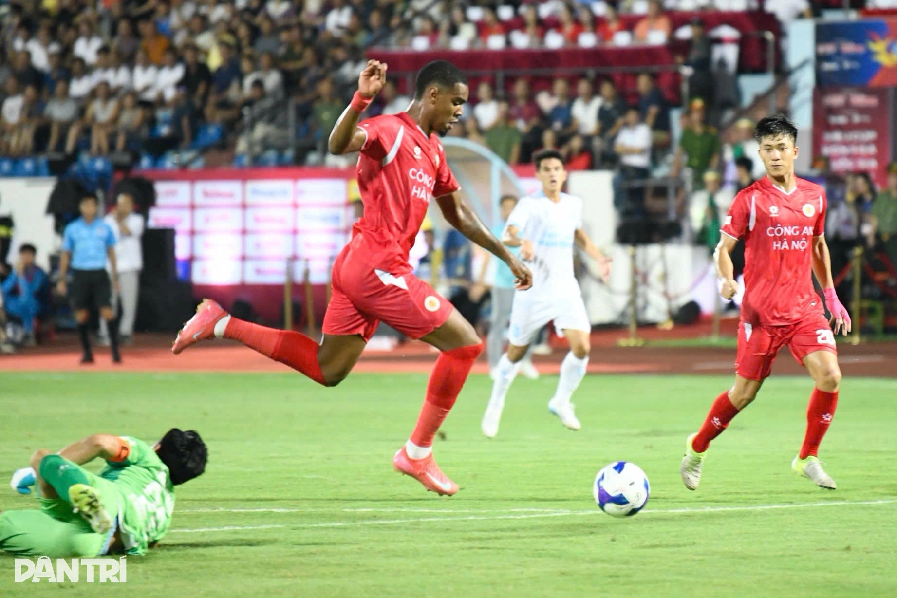Nam Định 0-1 Công an Hà Nội (hiệp 2): Bàn thắng vô cùng bất ngờ