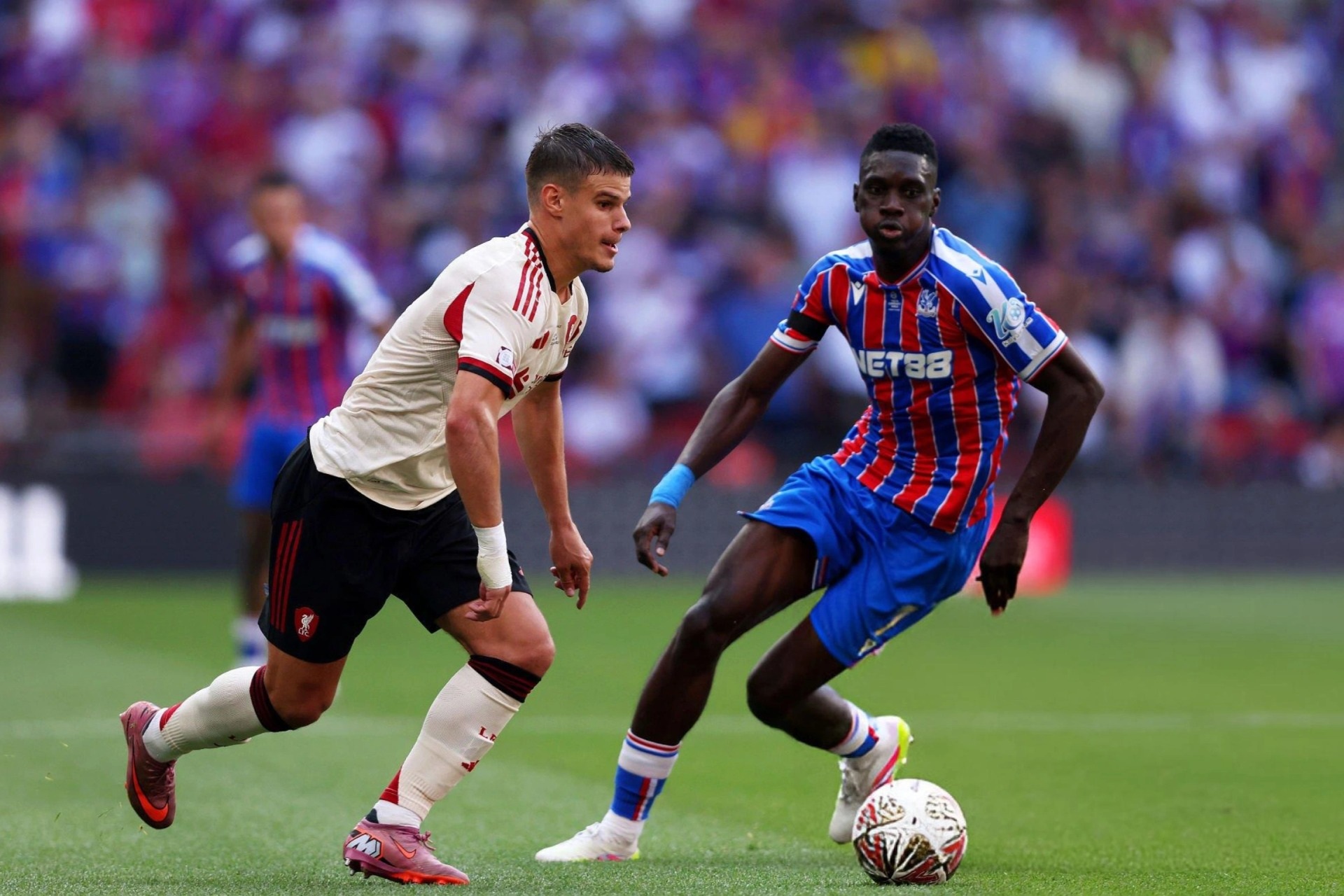 Crystal Palace 2-2 Liverpool (hiệp 2): Bàn thắng bất ngờ