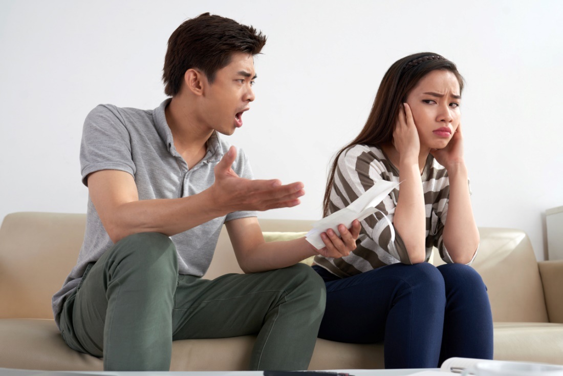 Bị chồng mắng giấu quỹ đen cho nhà ngoại, tôi nói câu khiến anh đau điếng