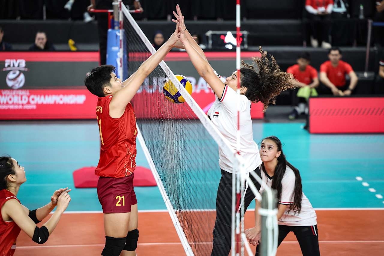 Tuyển bóng chuyền nữ U21 Việt Nam 25-16, 26-24, 22-25, 14-13 U21 Ai Cập