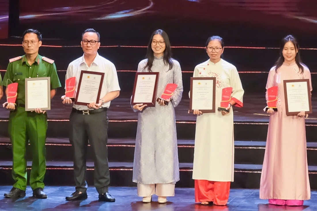 Bộ Công an trao giải báo chí "Vì An ninh Tổ quốc và bình yên cuộc sống"