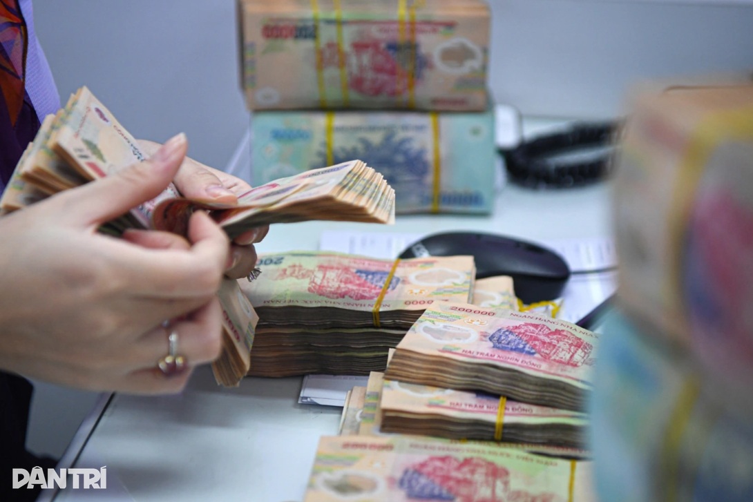 Thu ngân sách đạt hơn 2,57 triệu tỷ đồng, vượt 31% dự toán năm