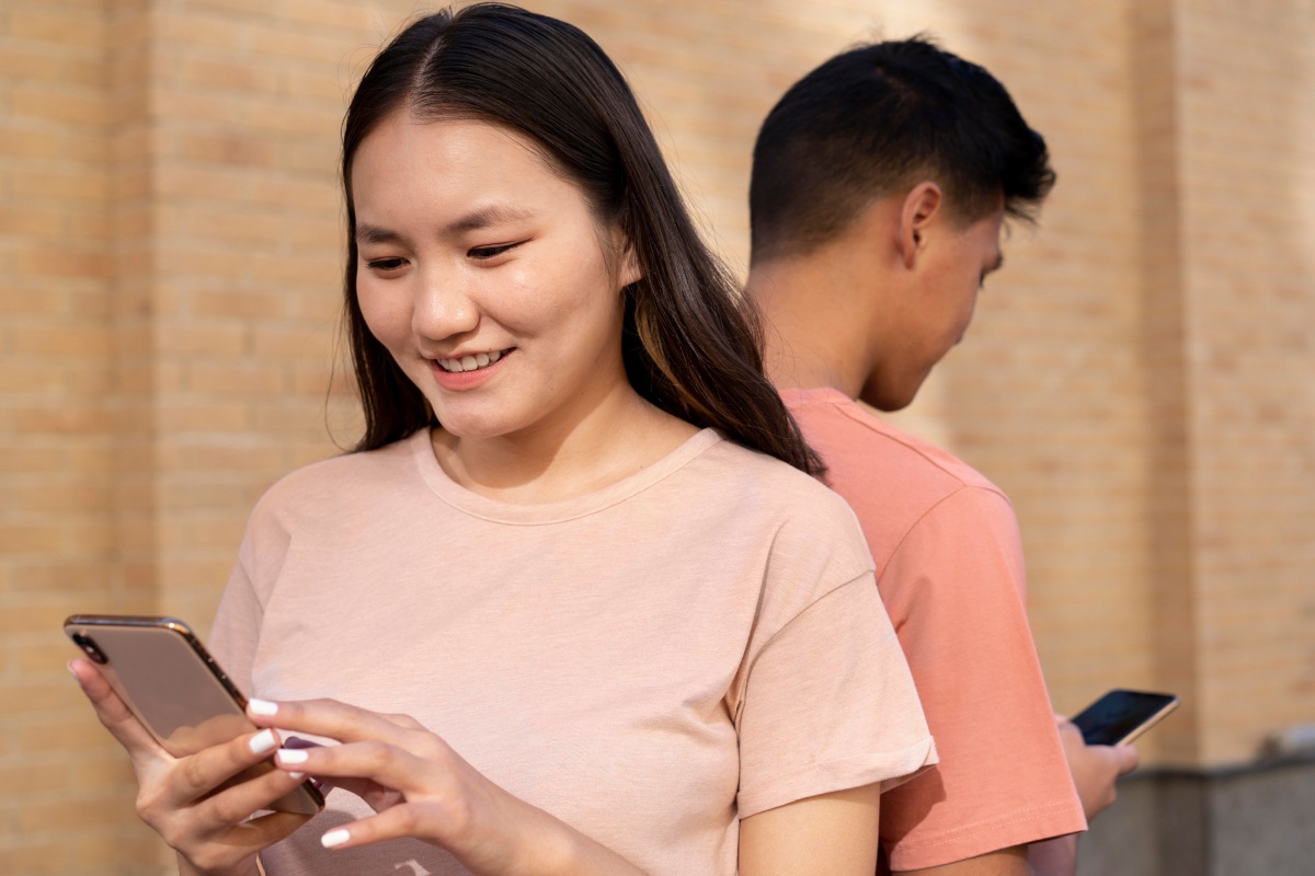 Vợ “nghiện” mạng xã hội, chuyện nhà tôi biến thành chuyện của cả thiên hạ