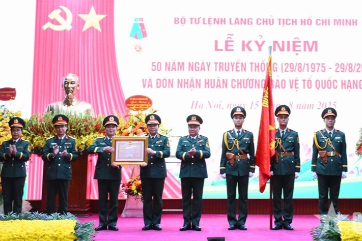 Bộ Tư lệnh Lăng được tặng Huân chương Bảo vệ Tổ quốc hạng Nhất