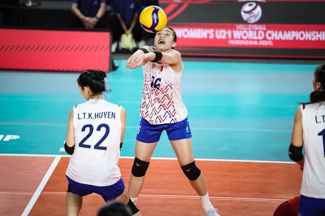 Đội tuyển bóng chuyền nữ U21 Việt Nam 17-25, 11-18 U21 Chile