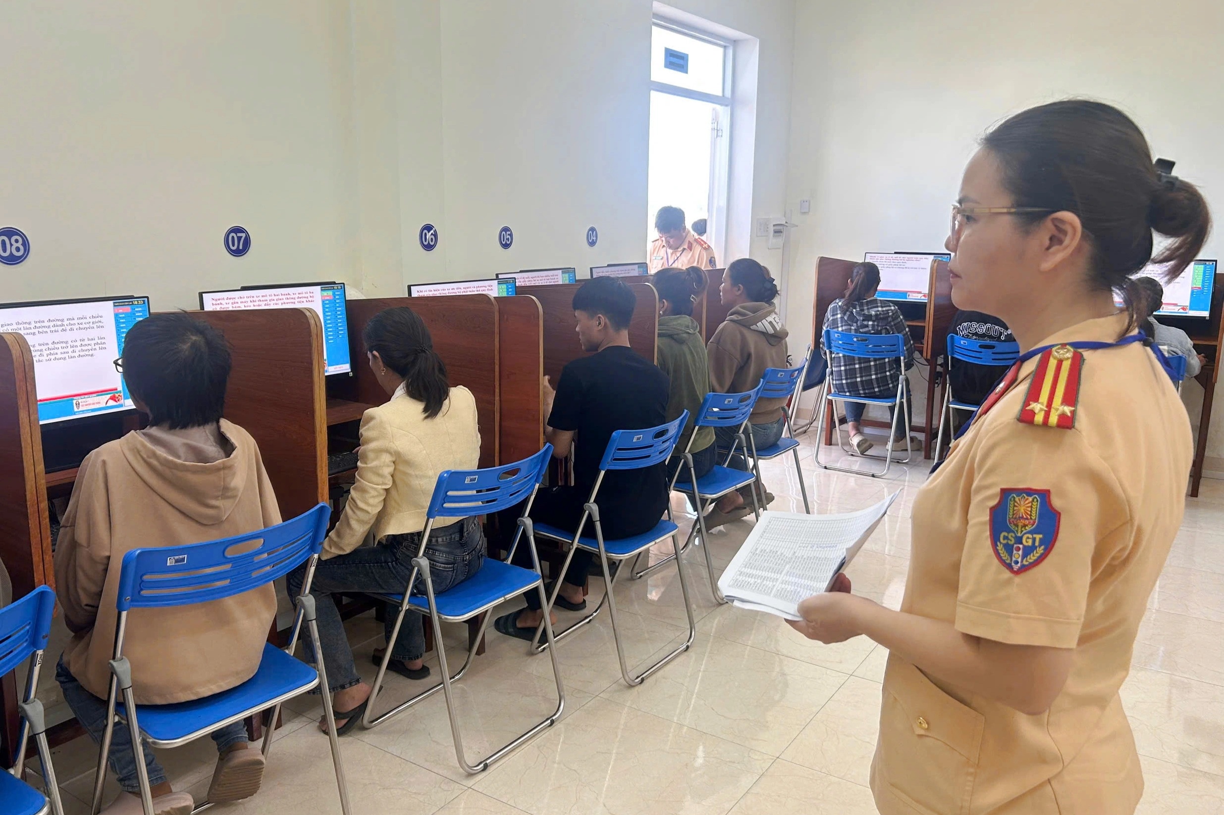 Hỗ trợ người dân vùng sâu, vùng xa học, thi lấy giấy phép lái xe mô tô