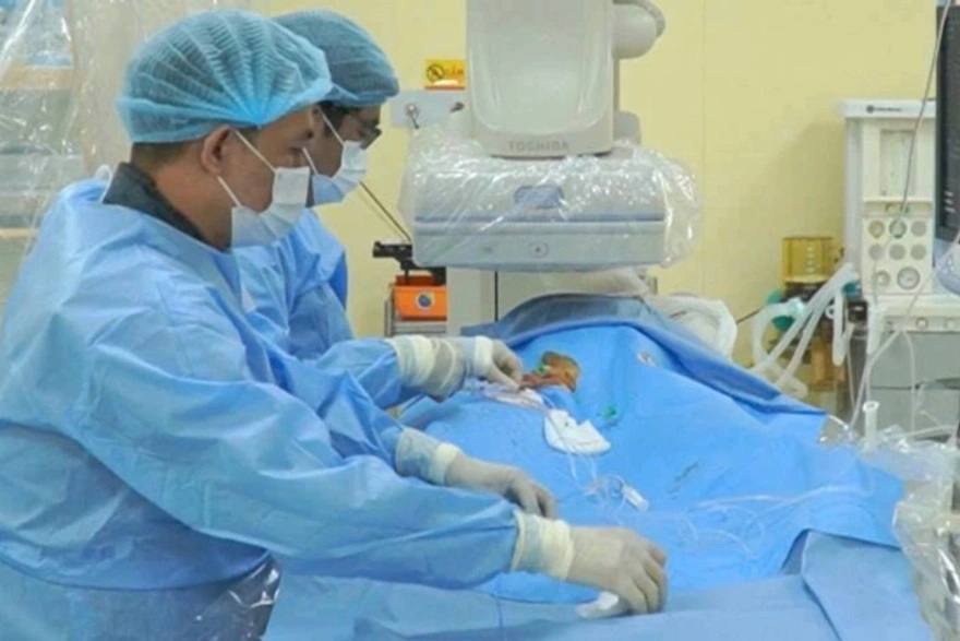 Người đàn ông hôn mê 12 ngày, "trở về từ cửa tử" sau cơn nhồi máu cơ tim