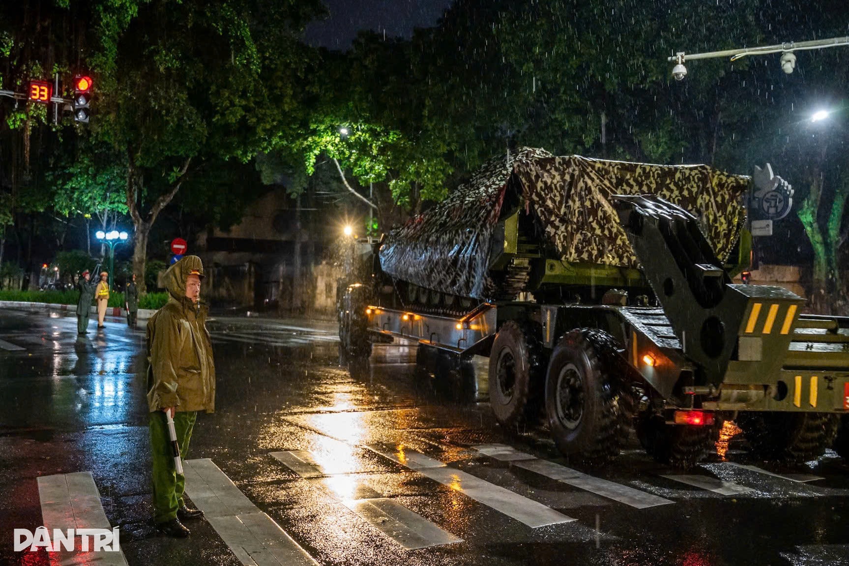 Dàn khí tài tham gia diễu binh, diễu hành về trung tâm Hà Nội trong đêm