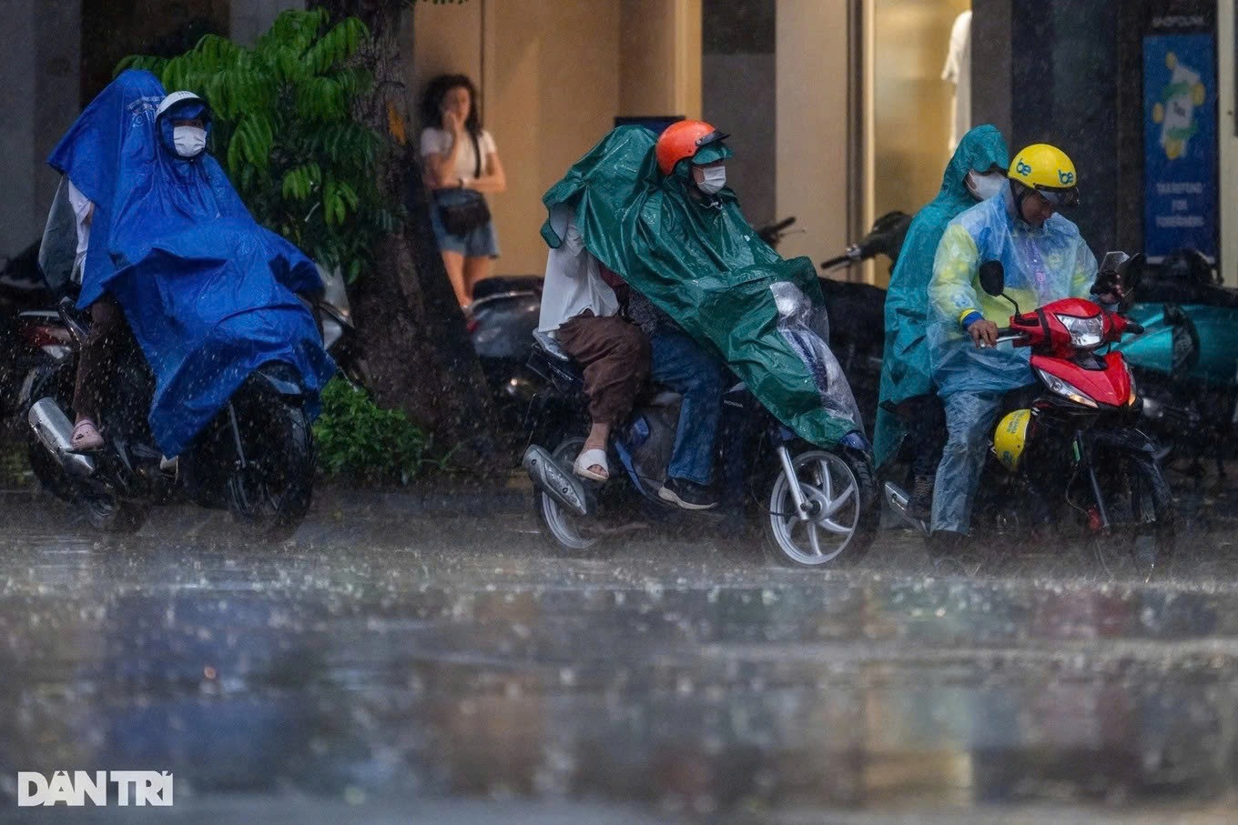 Nhiều nơi ở miền Bắc tiếp tục mưa to