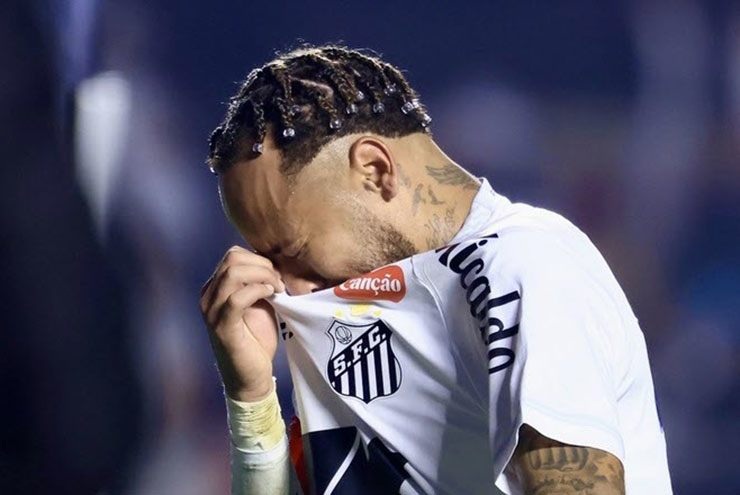Thua đậm nhất sự nghiệp, Neymar khóc nức nở ngay trên sân