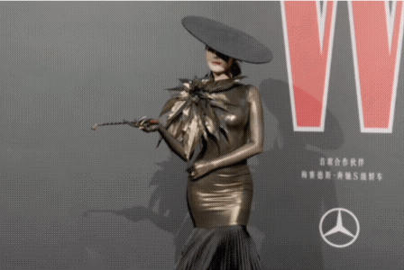 Địch Lệ Nhiệt Ba tái xuất "tuyệt đối điện ảnh" sau 2 năm không đi thảm đỏ