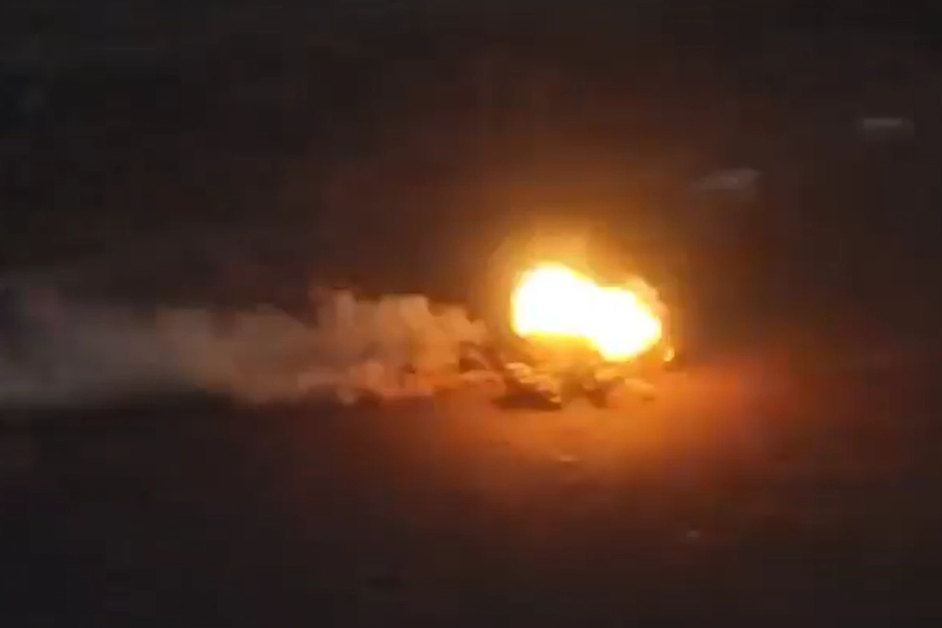 Xe tăng Nga sống sót sau khi trúng liên tiếp 24 UAV