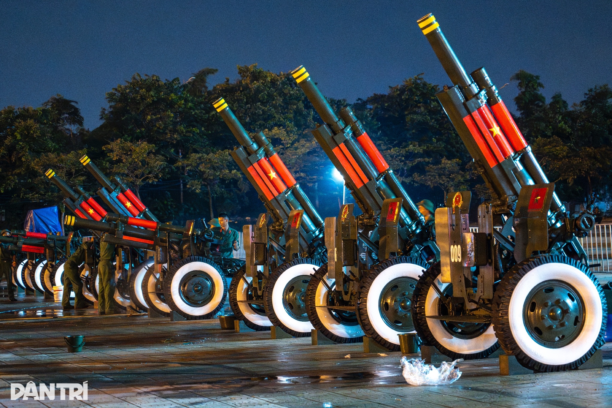 Cận cảnh dàn pháo lễ hùng tráng phục vụ đại lễ A80 trước sân Mỹ Đình