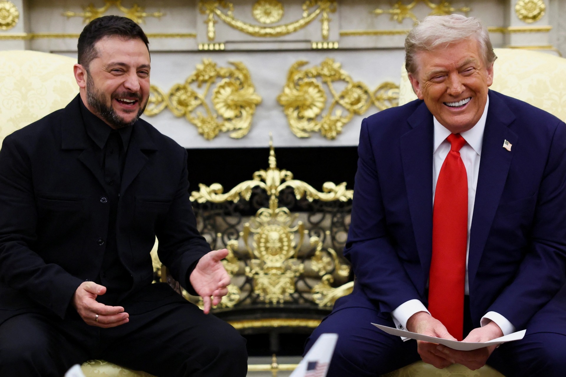 Bộ trang phục giúp ông Zelensky "ghi điểm" trong cuộc gặp ông Trump