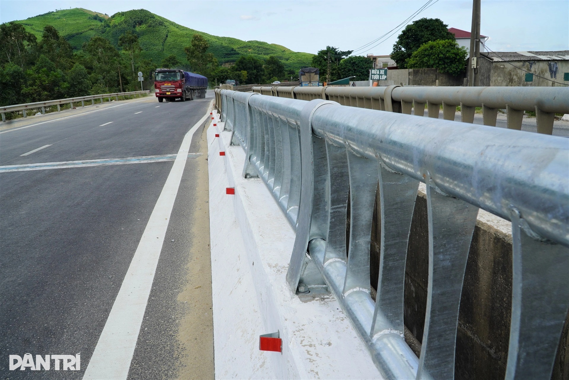 Cây cầu "chống nạng gỗ" trên quốc lộ 1A giờ ra sao?