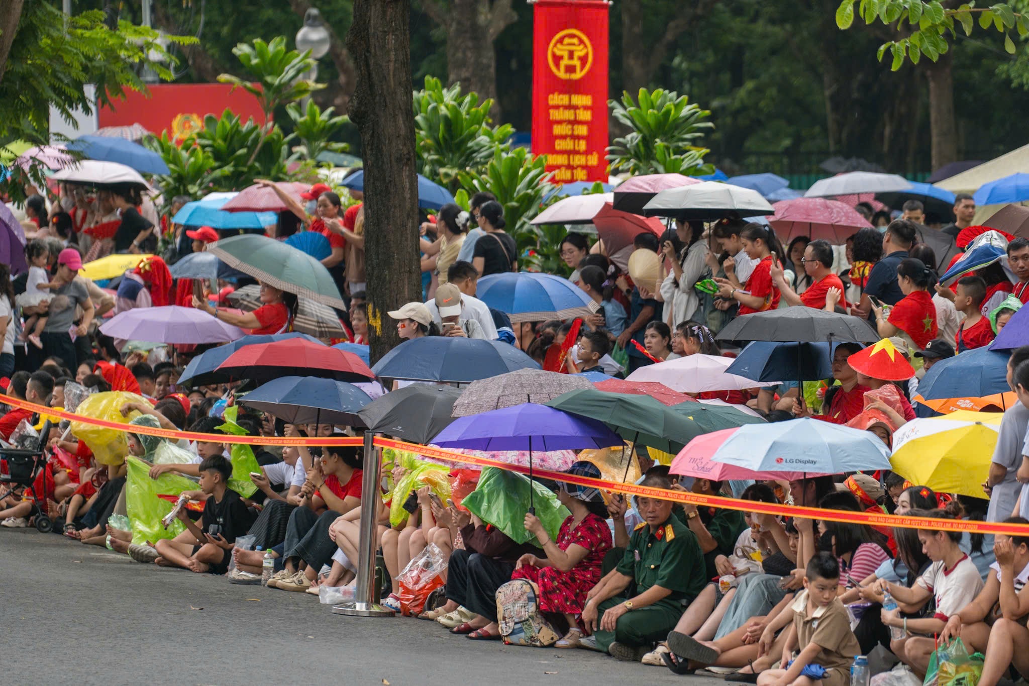 Ba Đình và nhiều khu vực trung tâm Hà Nội khả năng có mưa rào, dông