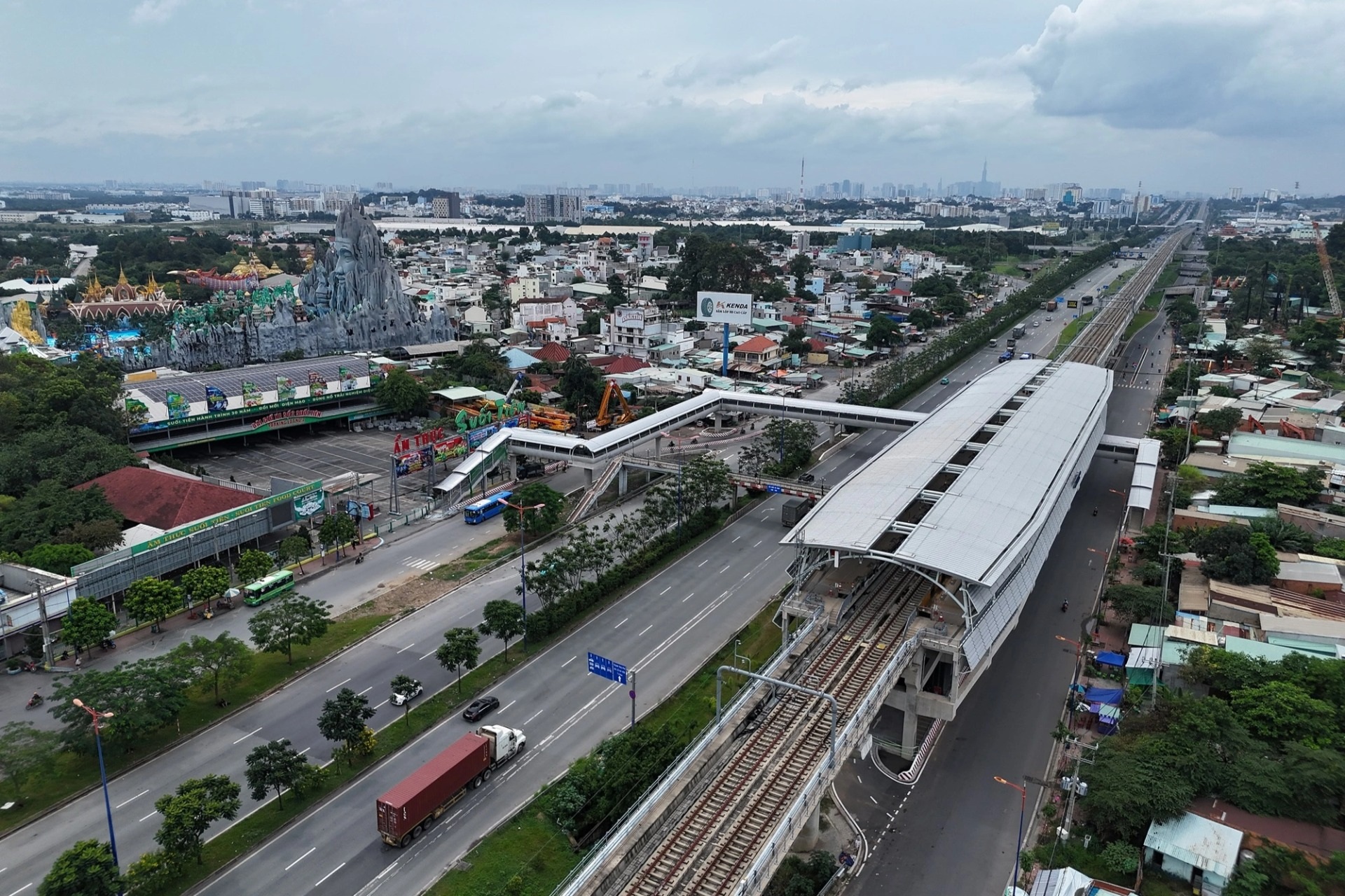 Lãnh đạo TPHCM đôn đốc tiến độ tuyến metro kết nối phường Bình Dương