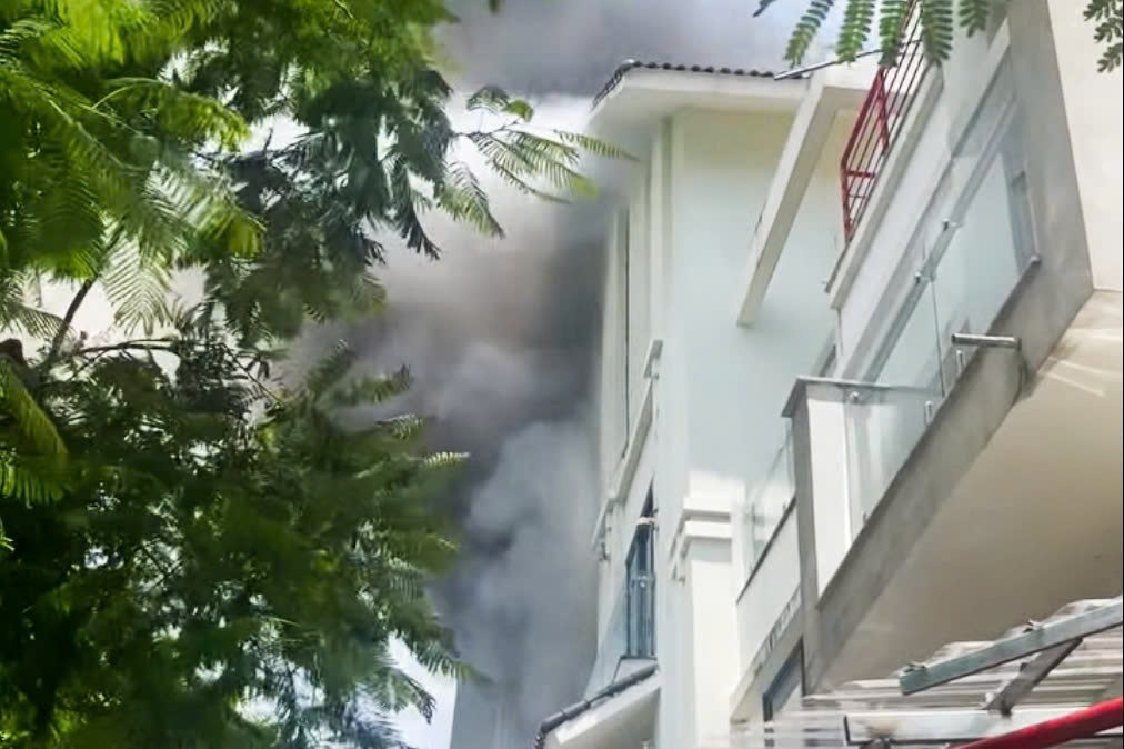 Cháy căn biệt thự liền kề 3 tầng ở Hà Nội