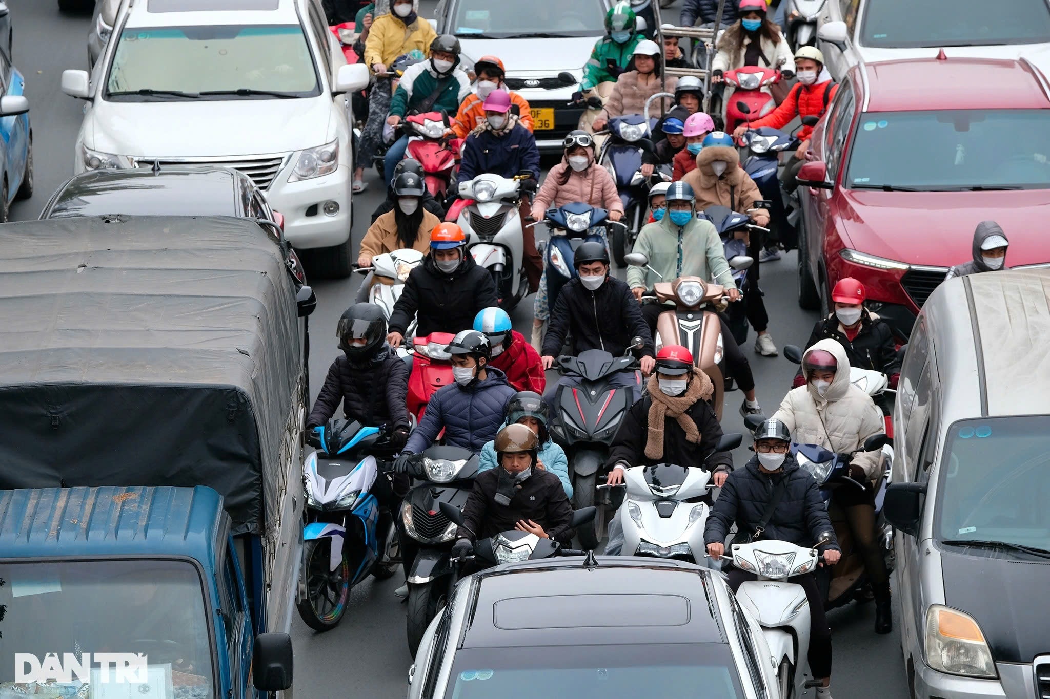 Ô nhiễm không khí chủ yếu do khí thải từ phương tiện cũ