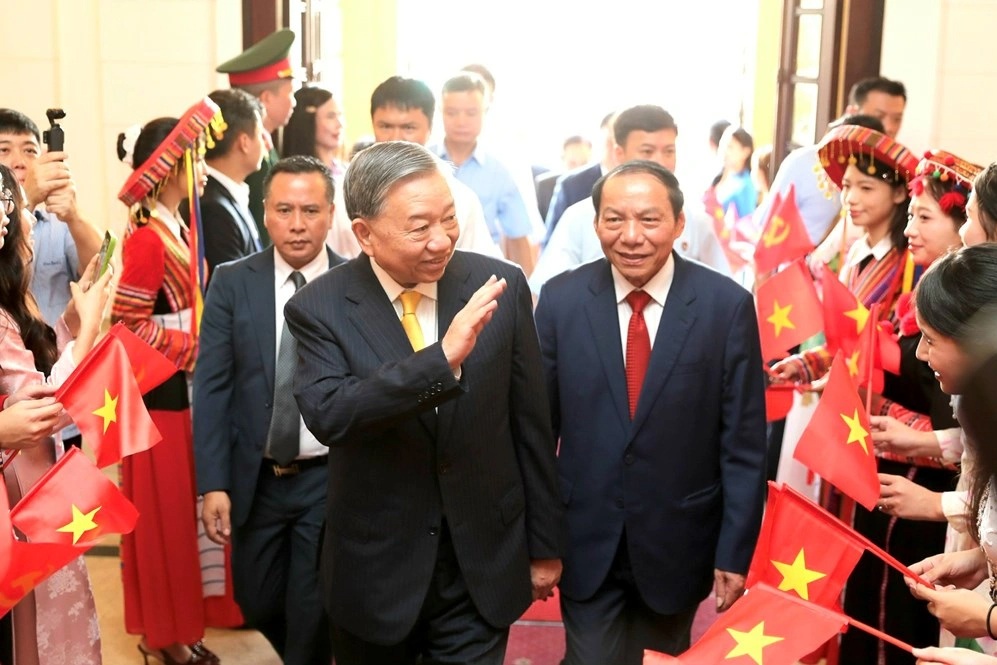 Tổng Bí thư Tô Lâm trao Huân chương Lao động hạng Nhất cho Bộ Văn hoá