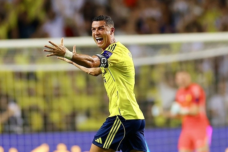 C.Ronaldo ghi bàn nhưng vẫn thất bại cay đắng ở chung kết