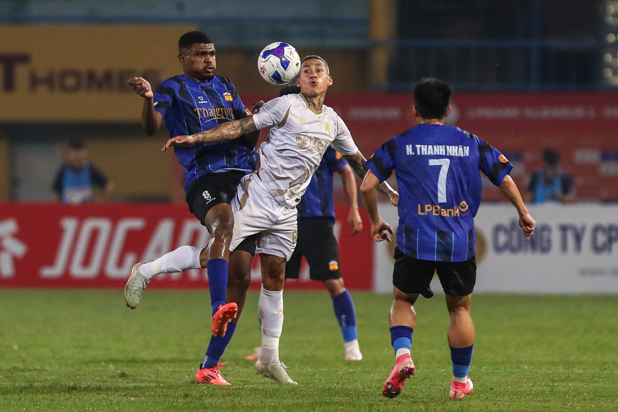 Hà Nội FC hòa thất vọng HA Gia Lai, hụt hơi trong cuộc đua vô địch