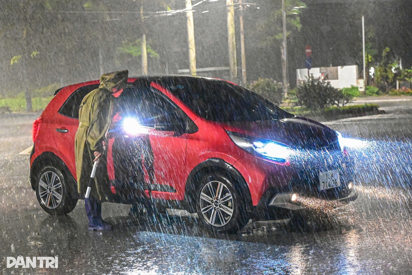 Thủ tướng lập Ban Chỉ đạo tiền phương ứng phó bão Kajiki tại Nghệ An