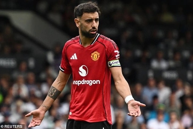 Đá hỏng phạt đền, Bruno Fernandes bất ngờ đổ lỗi cho trọng tài
