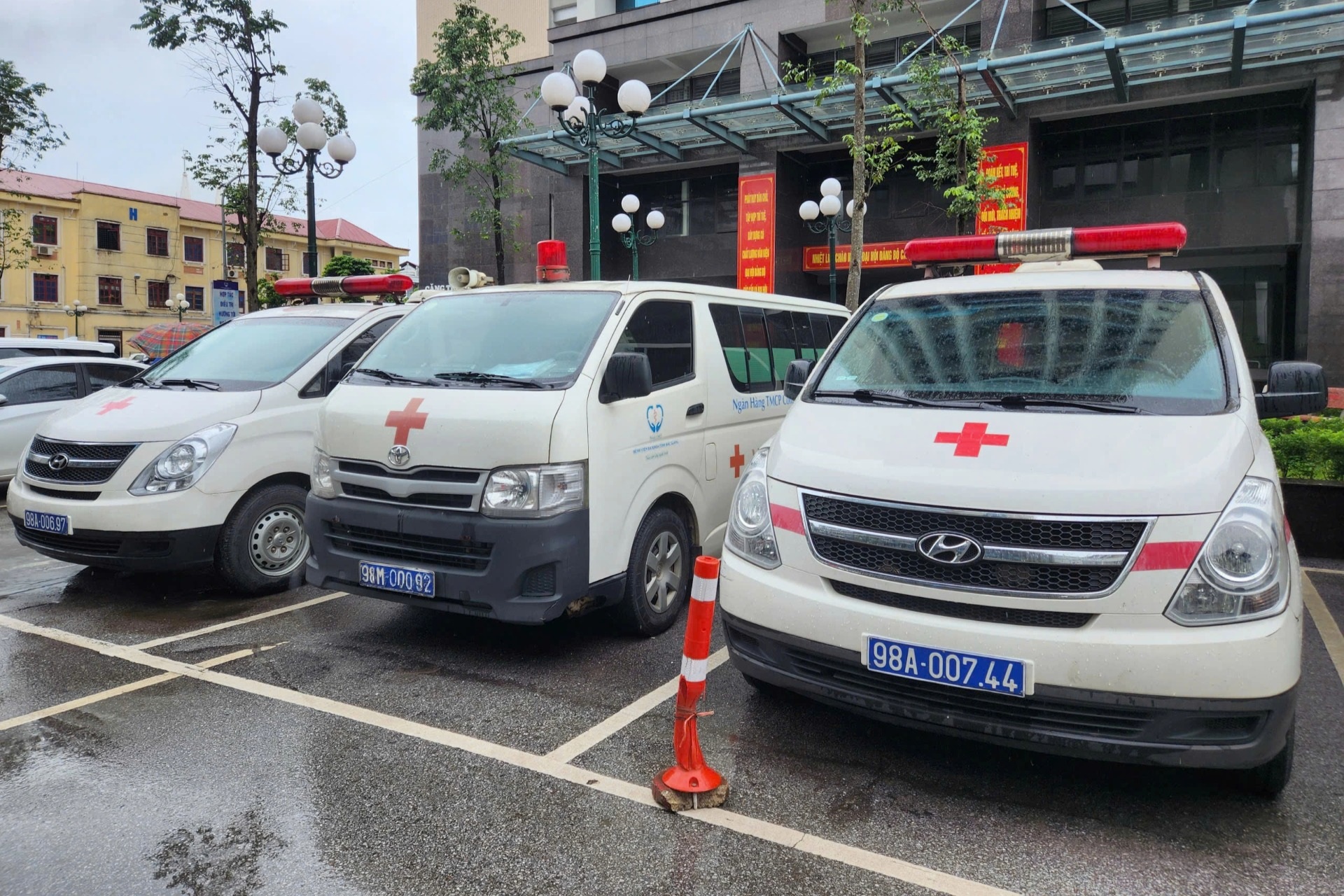 Vụ tài xế xe cấp cứu thu 21 triệu đồng: Xe không thuộc quản lý bệnh viện?