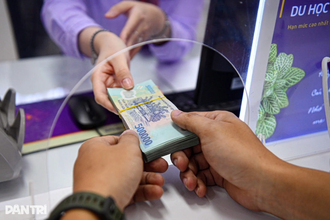 18 ngân hàng tăng lãi suất từ đầu tháng, gửi tiền ở đâu lời nhất?