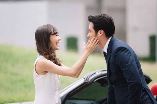Bị đồng nghiệp nữ tán tỉnh công khai, tôi sốc khi phát hiện bí mật phía sau