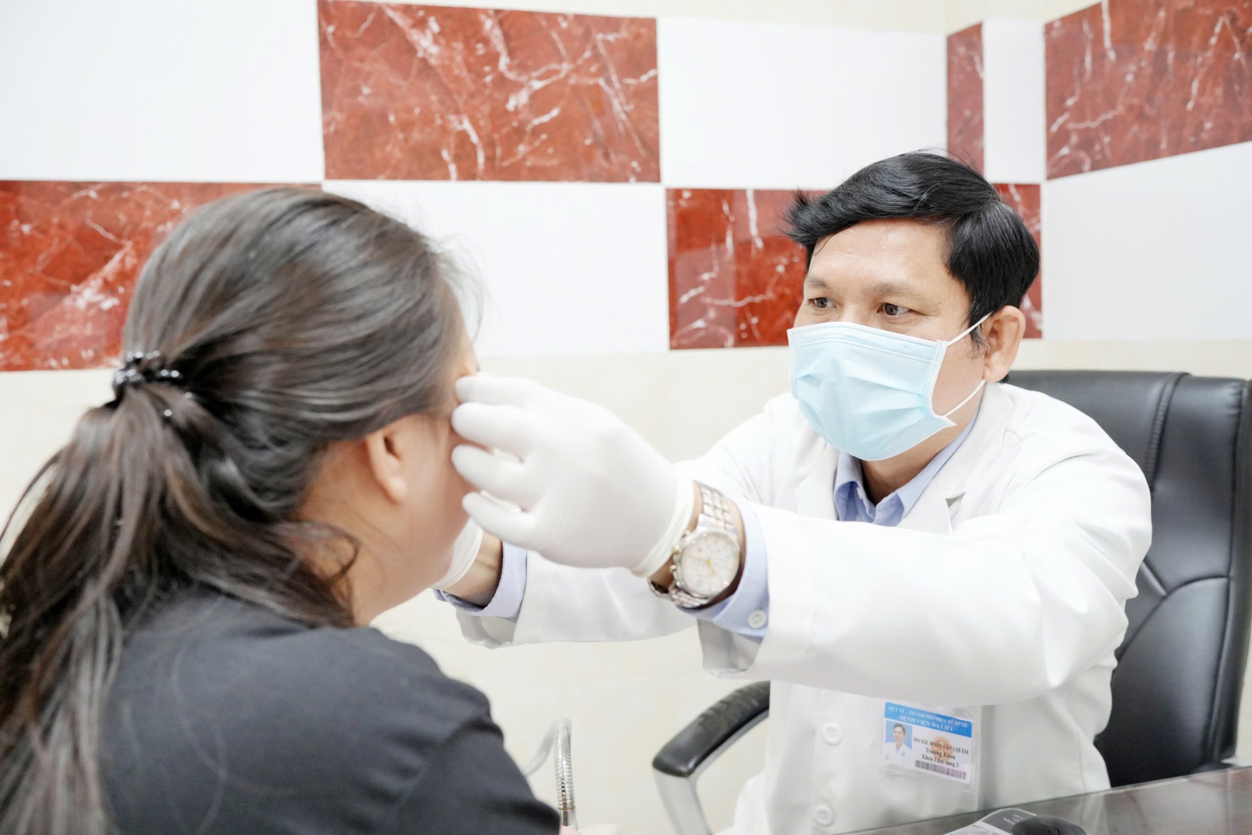 Mưa lớn kéo dài, TPHCM tăng mạnh người đi khám da: Bệnh nào nhiều nhất?