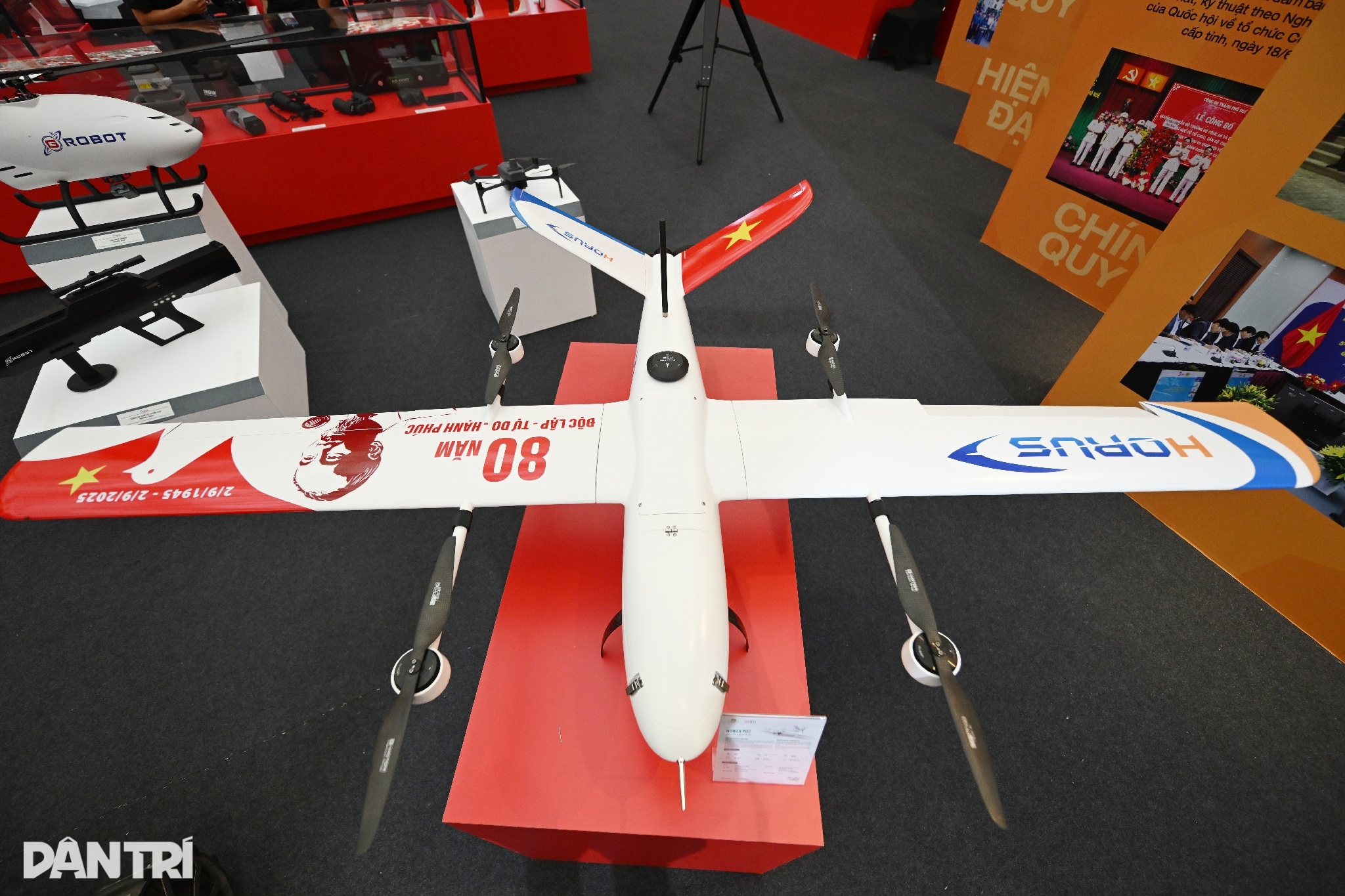 Loạt UAV, robot hiện đại của Bộ Công an tại Triển lãm thành tựu đất nước
