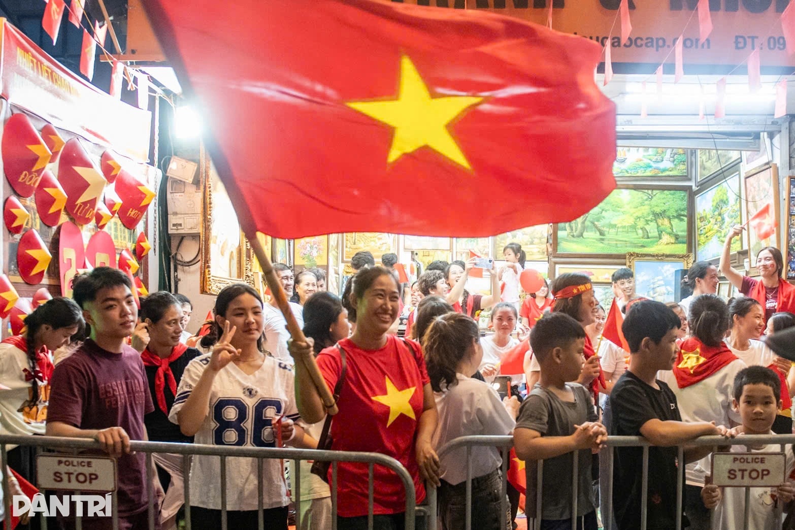 "Như có Bác Hồ trong ngày vui đại thắng" vang trên đường phố thủ đô
