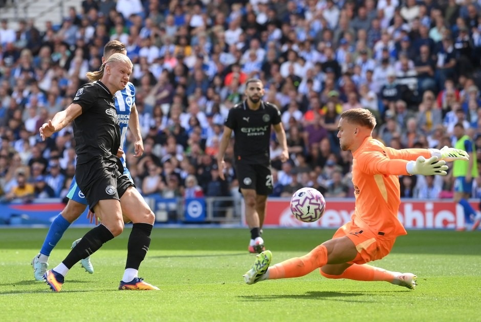 Erling Haaland phá kỷ lục ở Premier League trong ngày Man City thua trận