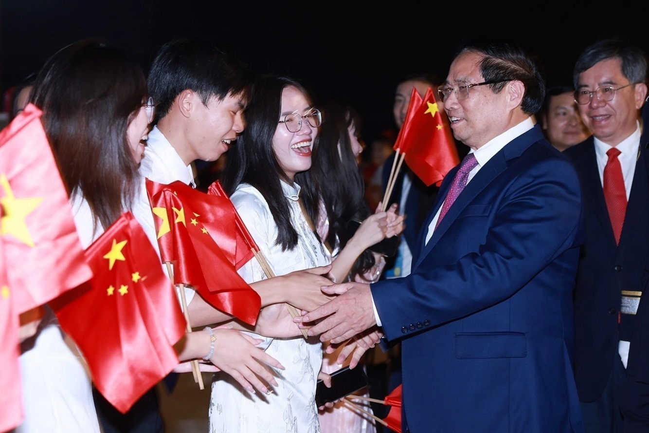 Thủ tướng tới Thiên Tân, bắt đầu chuyến làm việc tại Trung Quốc